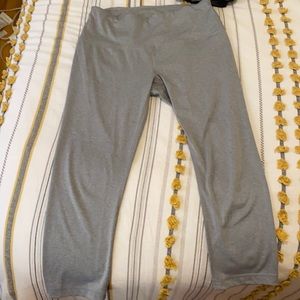 Yoga pants cropped